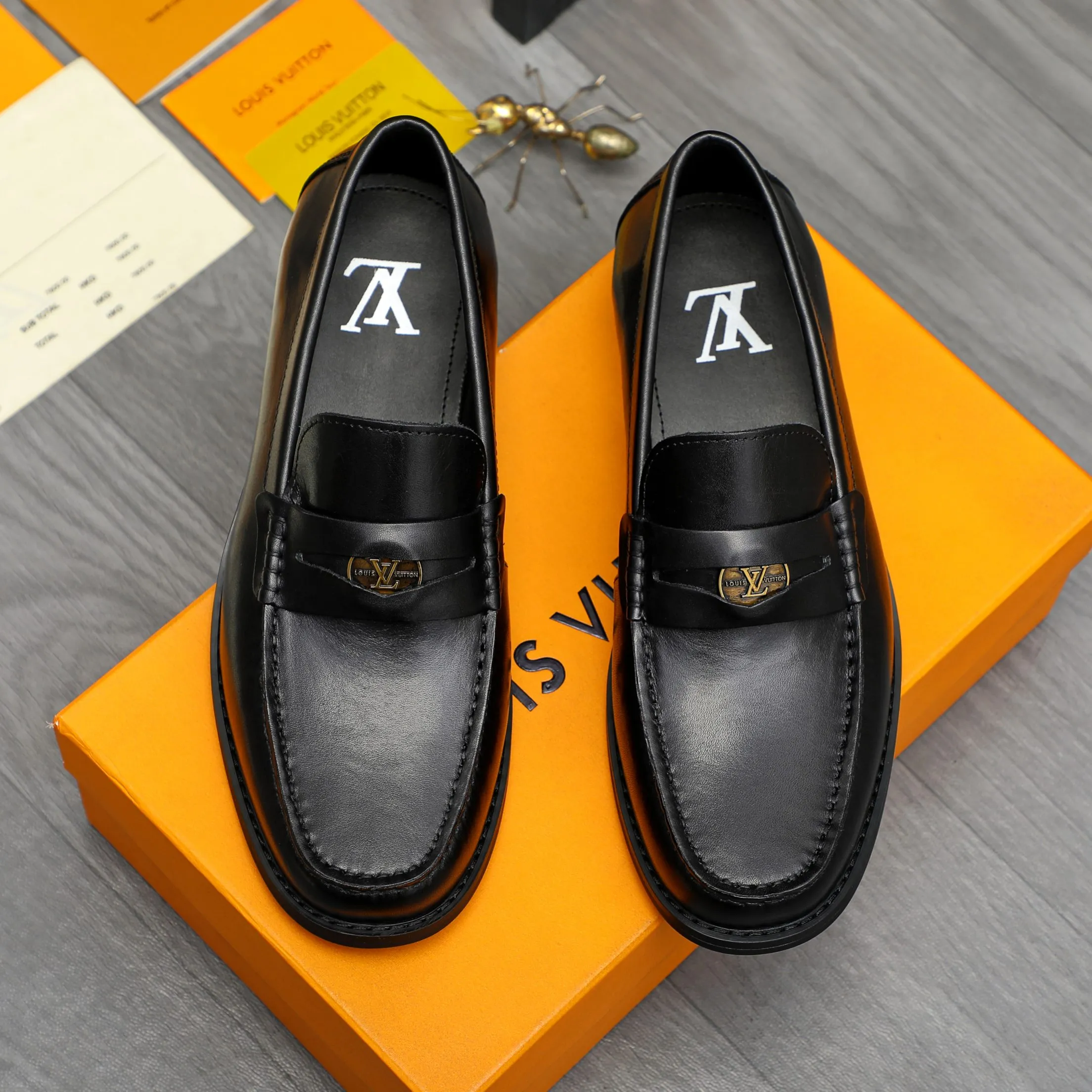 Men's shoes 💰p460 Product trademark: LV (Louis Vuitton) business slip-on leather shoes Regular size: 38-45 (45 is custom-made and non-returnable) Product materials: Selected high-quality cowhide upper, cowhide lining, original rubber outsole